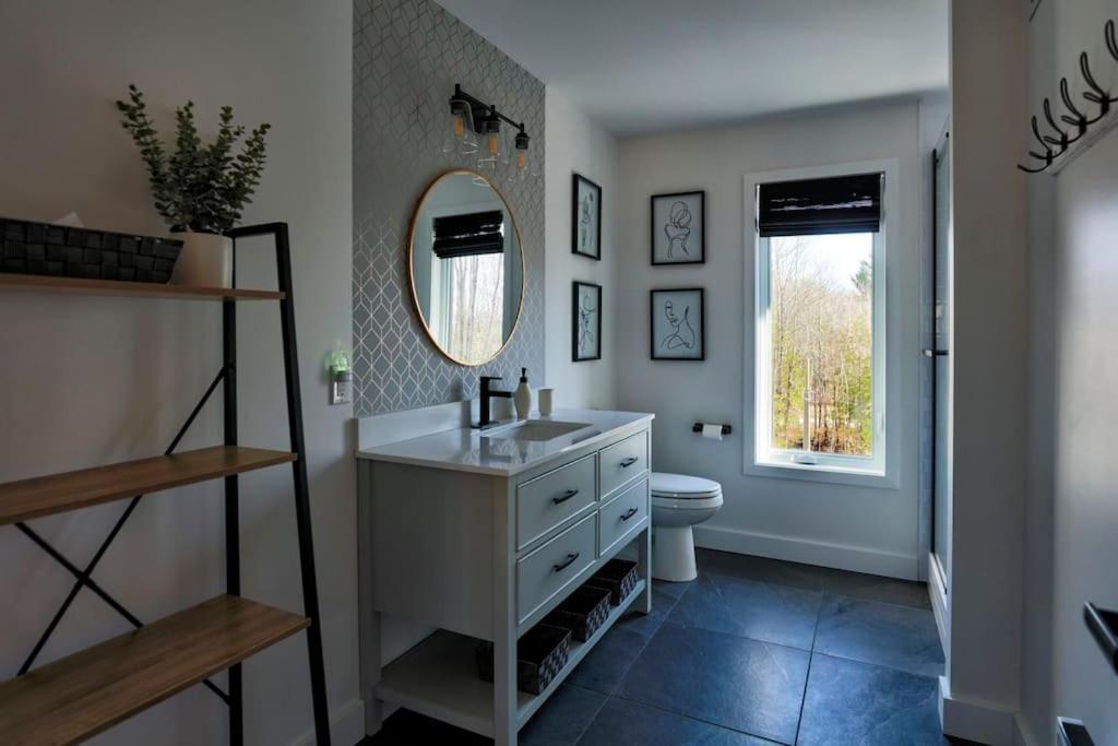 Chalet Woodpecker Lodge - Chaleureux Avec Foyer. Orford Екстериор снимка