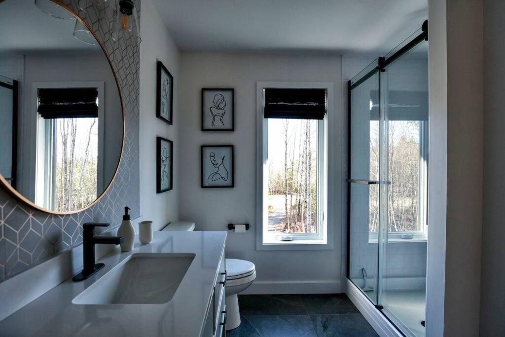 Chalet Woodpecker Lodge - Chaleureux Avec Foyer. Orford Екстериор снимка